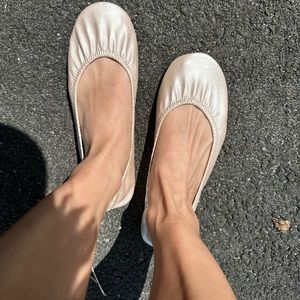 Rescue flats. Rose gold. Size M (6-7 feet).